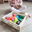 Дървена щайга със зеленчуци за рязане